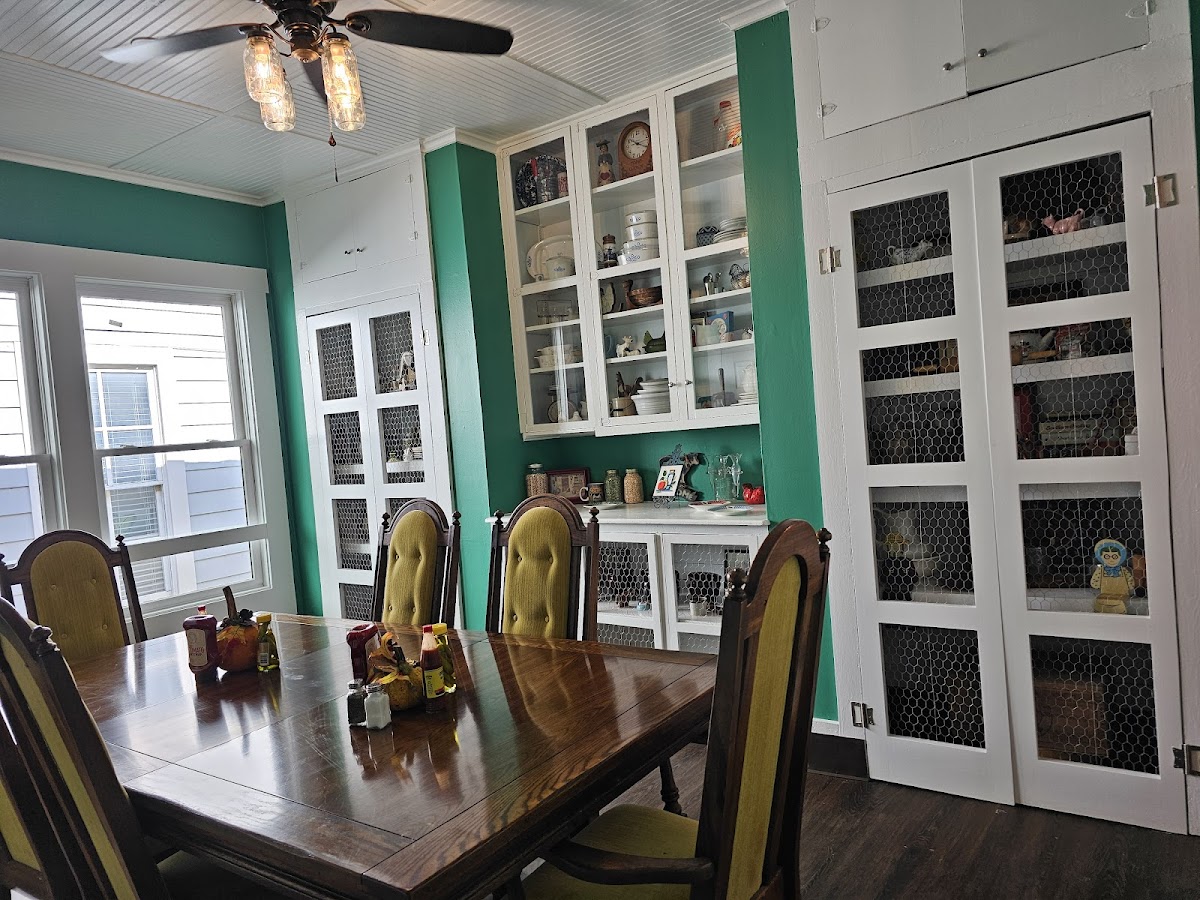 Junior's Eatin' House